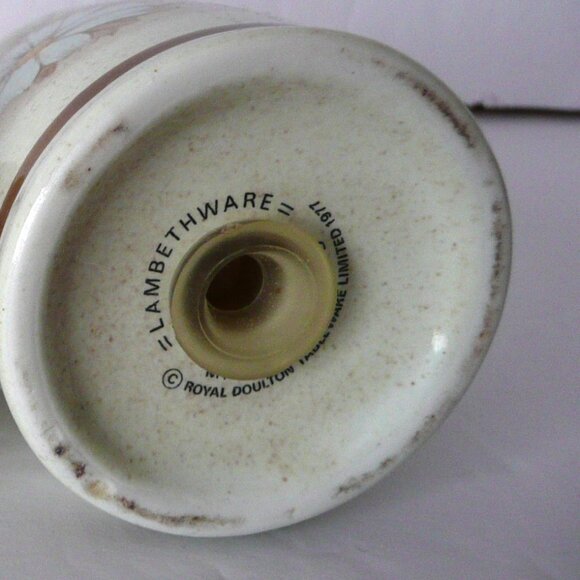 Vintage Royal Doulton Salt And Pepper Shakers Florinda Lambethware Flowers 1977 - Picture 5 of 5